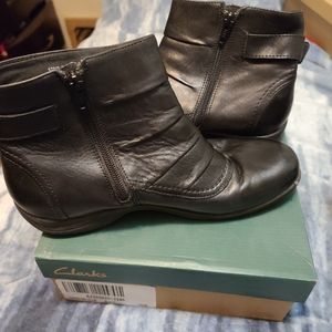 Clark's booties size 9 zipper on side of bootie